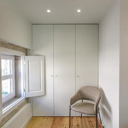 Lovelystay - Downtown Studio With Pool, Ac And Balcony Porto Exterior photo