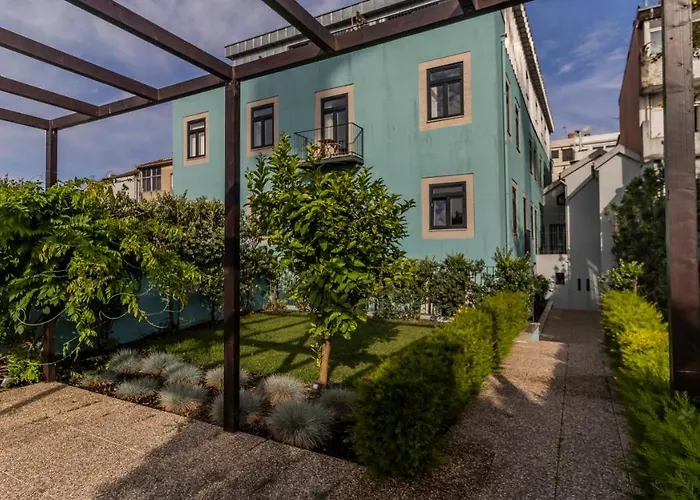 Lovelystay - Downtown Studio With Pool, Ac And Balcony