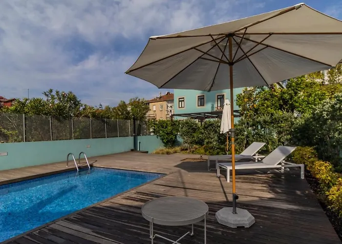 Lovelystay - Downtown Studio With Pool, Ac And Balcony