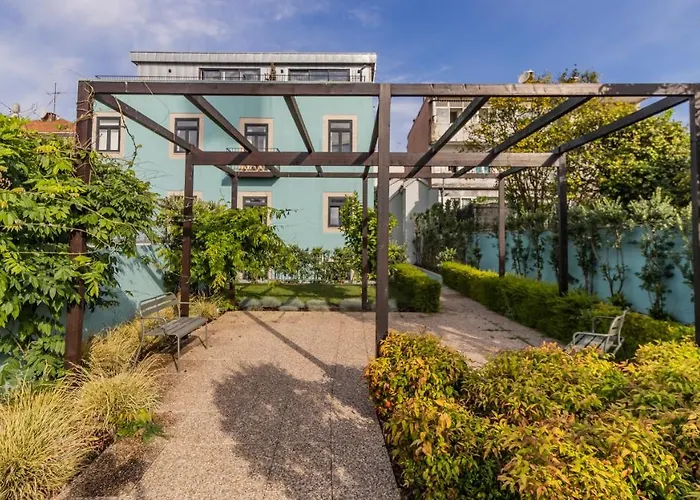 Lovelystay - Downtown Studio With Pool, Ac And Balcony