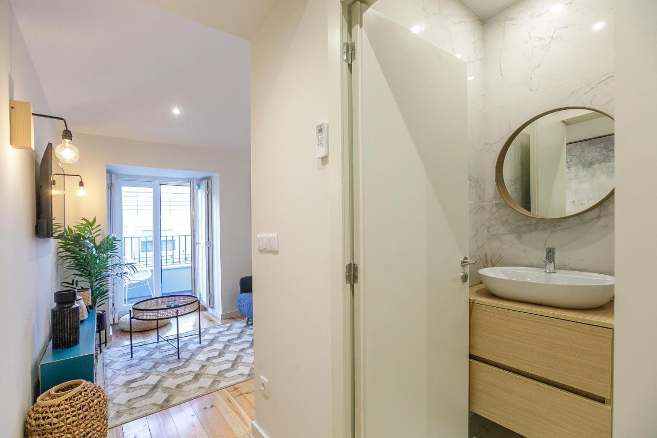 Lovelystay - Downtown With Pool, Ac And Balcony Apartment Porto